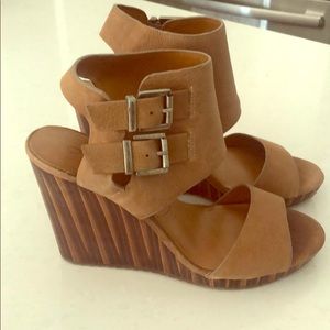 Arturo Chiang wedge heels size 6 ONLY WORN ONCE!